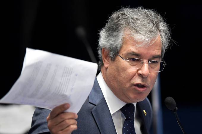 Novo presidente do Senado já defendeu enfrentamento contra Moro 